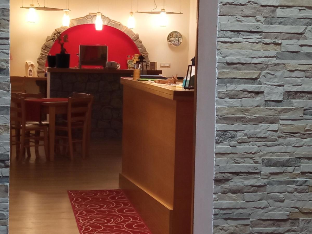 Guest House Caracas Lorica Luaran gambar