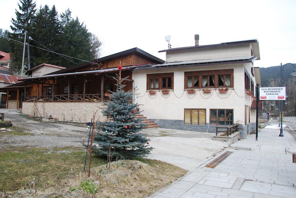 Guest House Caracas Lorica Luaran gambar