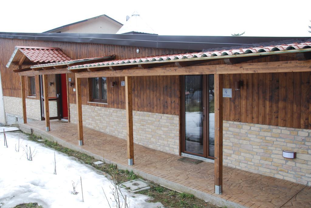 Guest House Caracas Lorica Luaran gambar