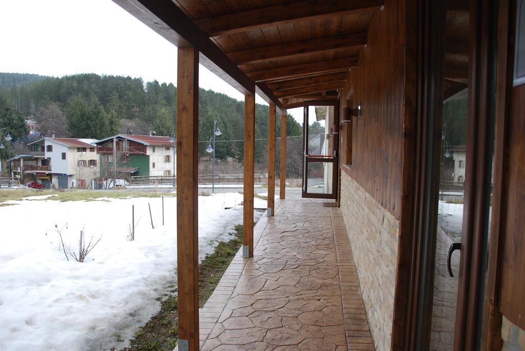Guest House Caracas Lorica Luaran gambar