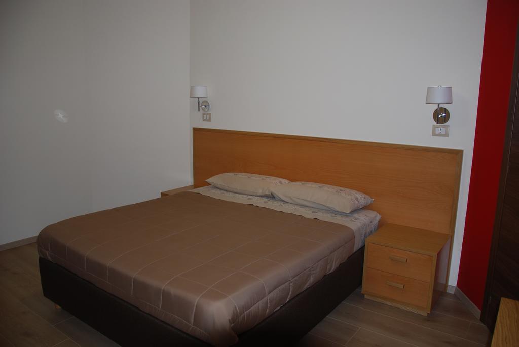 Guest House Caracas Lorica Luaran gambar